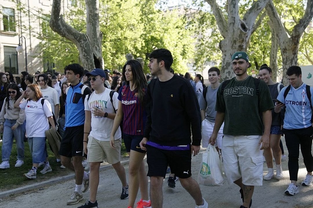 Estudiantes participantes en la jornada de convivencia, ayer en la Alameda (MIGUEL ÁNGEL)
