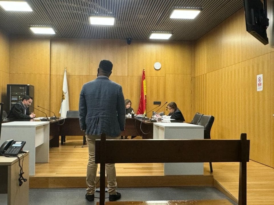 El acusado declarando durante el juicio.