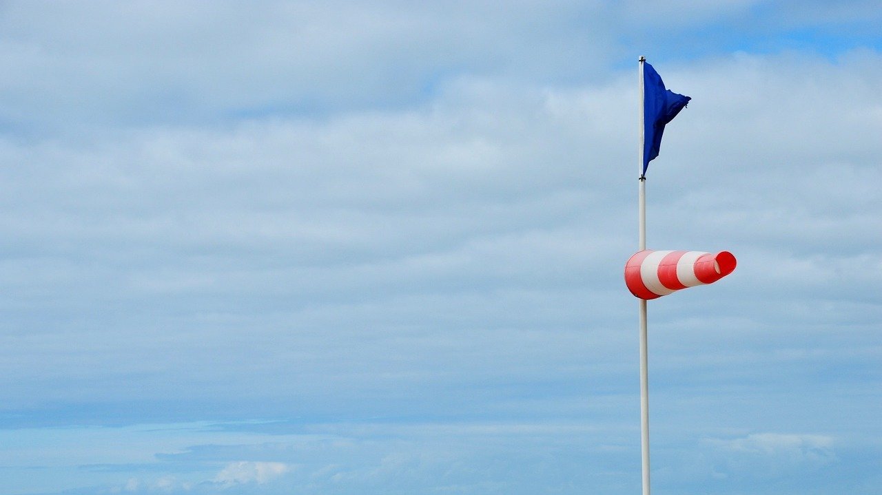 La bandera azul: es un distintivo que otorga la Fundación Europea de Educación Ambiental