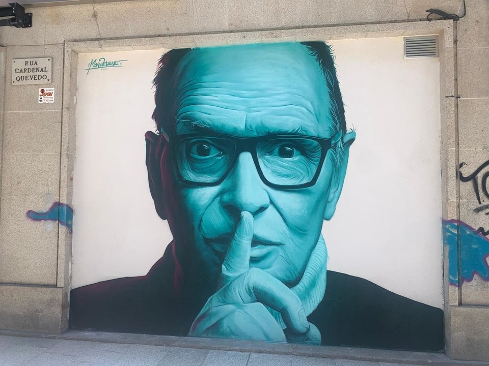 Ennio Morricone retratado en un mural del artista Mon Devane.