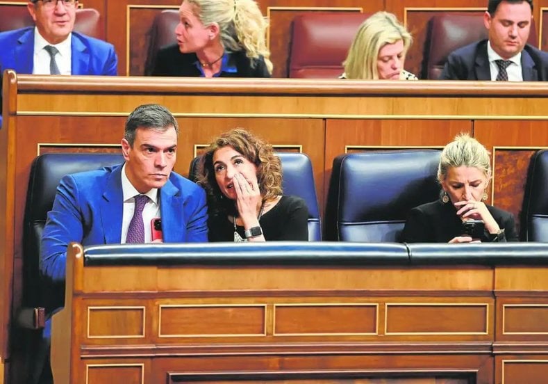 Pedro Sánchez y la ministra Montero, en el Congreso de los Diputados.