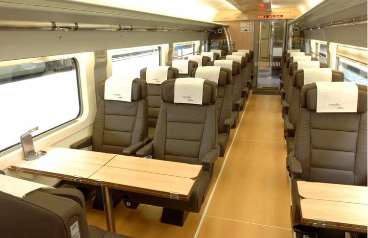 Interior de un tren de la serie 100, la más veterana de la alta velocidad española.