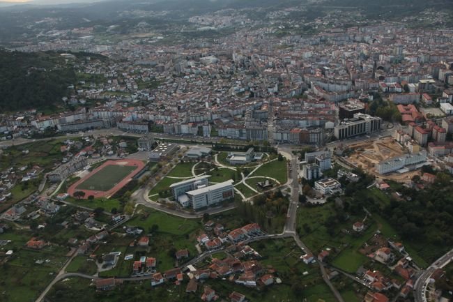 Imagen de la ciudad, con el Campus universitario en primer plano.
