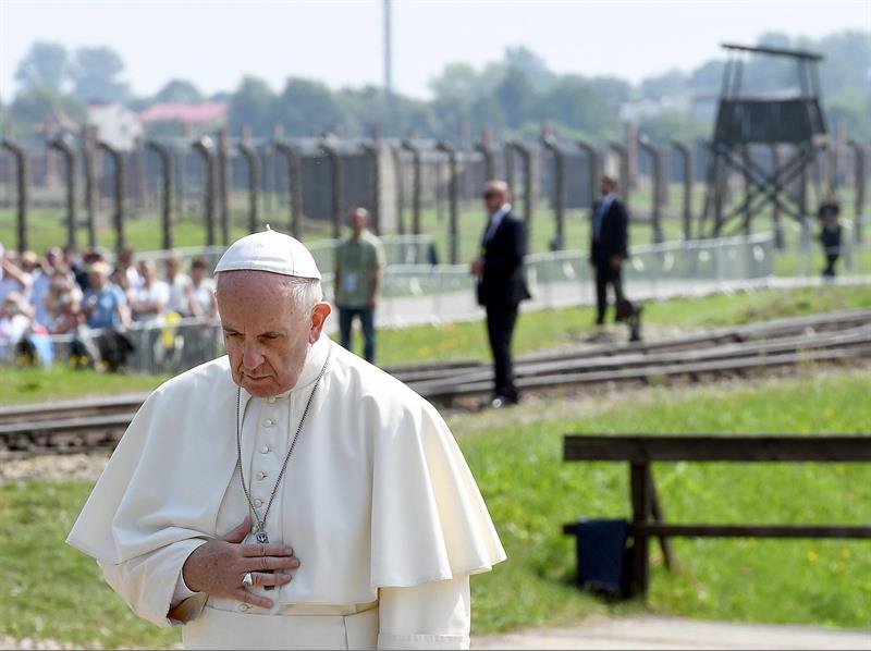 El Papa en Auschwitz.