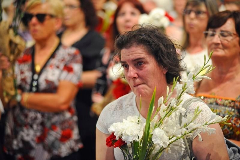 Fátima recibe la ofrenda floral de las madres - Ourense 