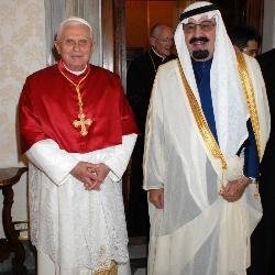 Encuentro del Papa con el rey de Arabia Saudí.