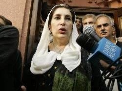 Gobierno levanta el arresto domiciliario a Bhutto.
