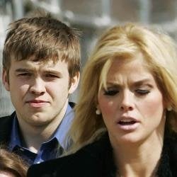 Anna Nicole Smith y su hijo.