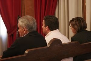 Jesús Rodríguez (en el centro), durante el juicio en la Audiencia.