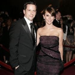 Jennifer Love Hewitt con su marido.