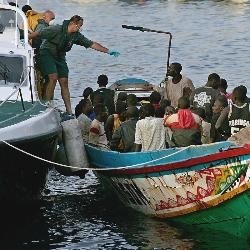 Una embarcación con inmigrantes a bordo