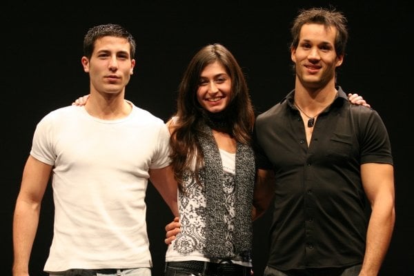 Los ganadores, Roi Martínez y Noemí Fernández, con Olivier Rivas (derecha), primer finalista masculino.