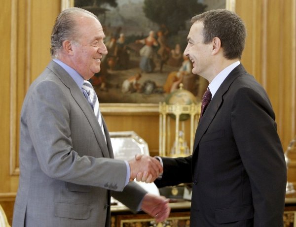 El rey Juan Carlos y Zapatero antes de su encuentro.
