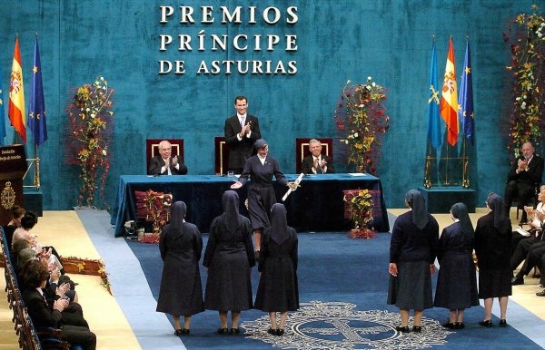 La congregación recoge el Premio Príncipe de Asturias, en 2005.