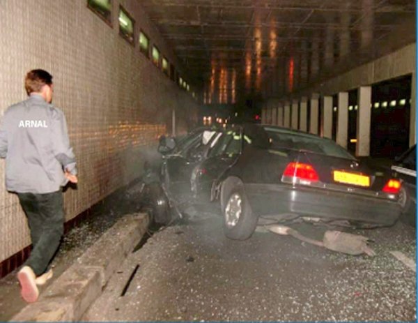 Imagen de archivo del coche de Diana de Gales y Dodi Al Fayed tras el accidente.