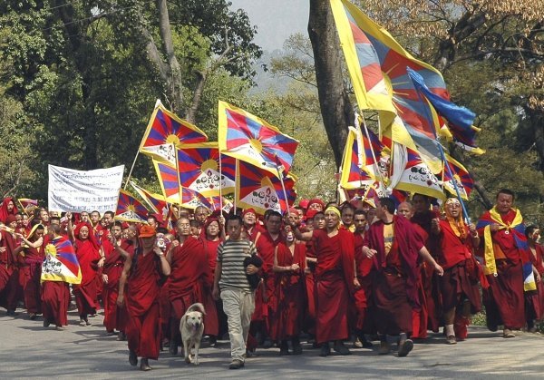 Protesta de monjes tibetanos en la India.