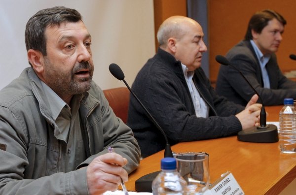 Los representantes sindicales, Gómez Santiso, García y Bello durante el anuncio.