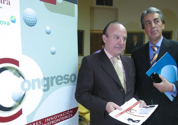 Ovidio Fernández Ojea y Amadeo Rodríguez Piñeiro presentaron el congreso. (Foto: Daniel Atanes )