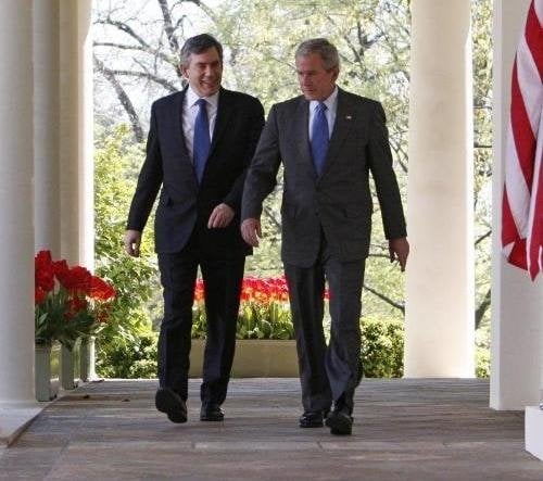 El primer ministro británico, Gordon Brown  y el presidente estadounidense, George W. Bush