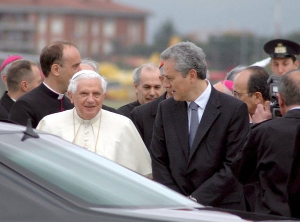 El Papa Benedicto XVI a su llegada a Roma.