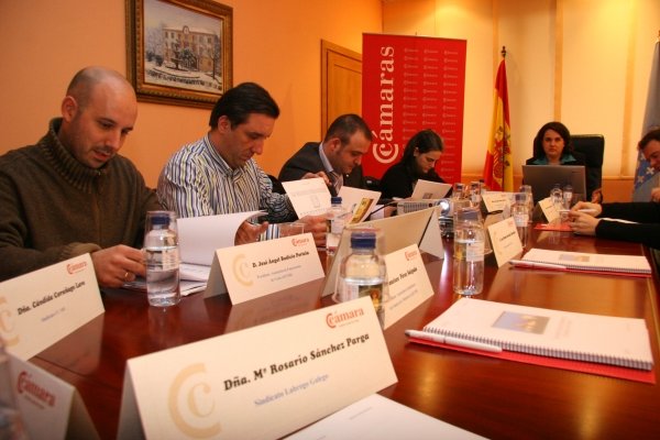 José Ángel Rodicio, Freiría, Igor Chaves, Patricia Cuevas e Isabel Castiñeiras, durante la reunión. (Foto: Xesús Fariñas)