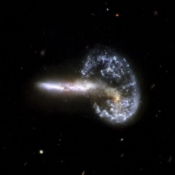 Una de las explosiones galácticas recogidas por el telescopio Hubble.
