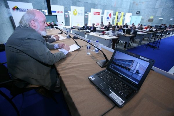 José Luis Cuerda, durante la conferencia que impartió ayer en Expourense.