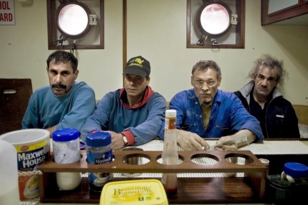 Cuatro de los marineros abandonados en A Coruña.