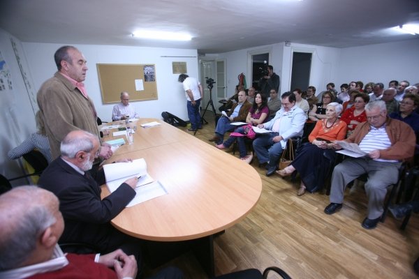 Imagen de la asamblea que se desarrolló el lunes en la sede de Limiar. (Foto: Daniel Atanes)