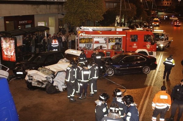 Estado de los vehículos tras el accidente en el que falleció un matrimonio en Vigo.