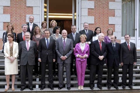El Rey posó con el presidente del Gobierno y los ministros. (Foto: EFE)