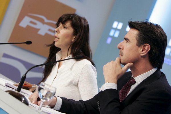 Alicia Sánchez Camacho y José Manuel Soria durante la presentación de la ponencia.