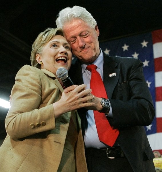 Hillary Clinto con su marido, Bill. (Foto: Elise Amendola)