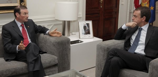 Ibarretxe y Zapatero durante la reunión. (Foto: Juanjo Martín)