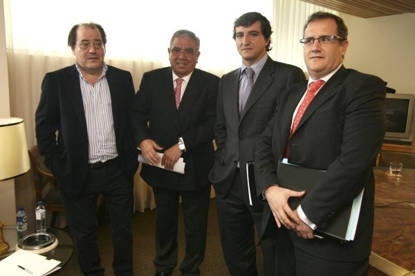 Luciano Calvo, Mane Calvo y Javier Lazco tras la presentación. (Foto: Diego Naya)