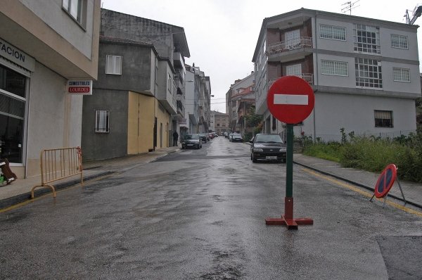 La calle de San Cibrán tendrá sentido único hacia la de Ribeiro. (Foto: Martiño Pinal)