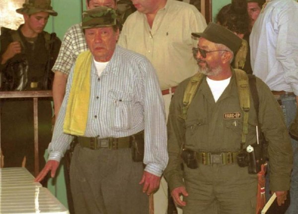 'Tirofijo' y Raúl Reyes, en una imagen de archivo.