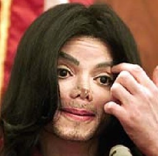 Michael Jackson intenta pasar desapercibido.