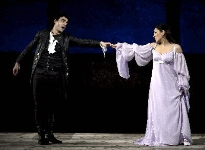 Rolando Villazon, que interpreta a Romeo, y Nino Machaidze, en el papel de Julieta