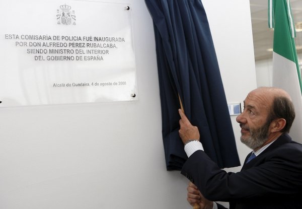 Rubalcaba inauguró la comisaría de Alcalá de Guadaira.