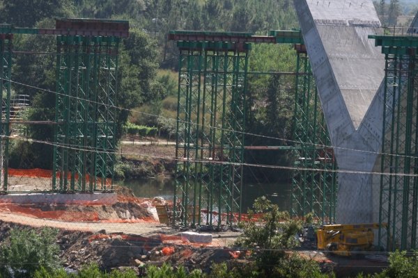 Obras del puente de Santa Cruz que enlazará ambas autovías. (Foto:  X.F.)