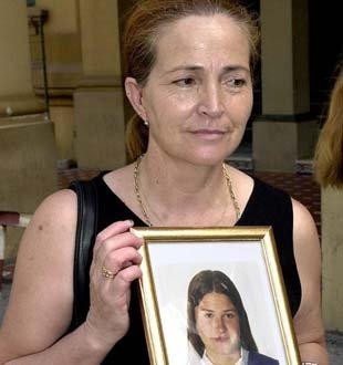 La madre de Rocío Wanninkhof, con una foto de su hija.