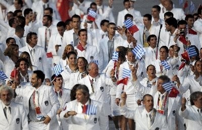 La delegación olímpica griega hace su entrada en el Estadio Nacional (Foto: EFE)