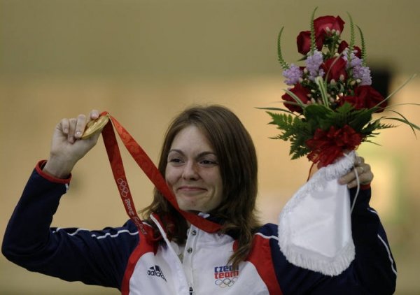 La checa Katerina Emmons celebra su medalla de oro