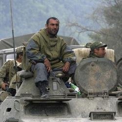 Soldados en un tanque. (Foto: europa press)