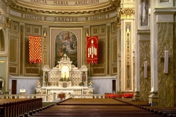 Interior de una iglesia católica en Chicago. (Foto: Archivo)