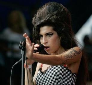 Amy Winehouse durante una actuación. (Foto: archivo)