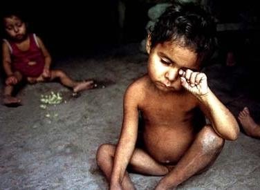 El hambre cada vez afecta a más niños.