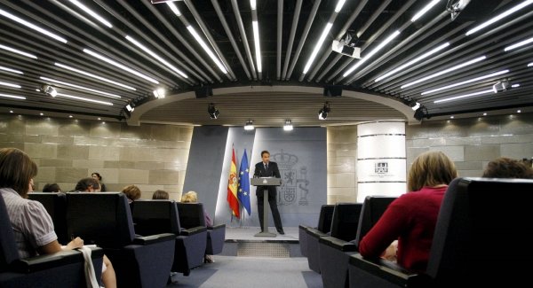 Zapatero explica los acuerdos alcanzados en el Consejo de Ministros.