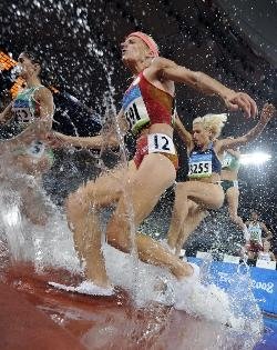 Marta Domínguez, en un momento de las series de clasificación de 3.000 metros obstáculos (Foto: EFE)